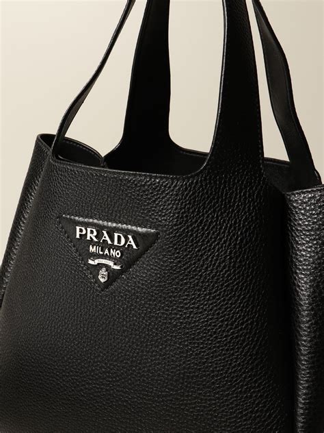 borsa prada pelle martellata|Borsa a spalla in pelle Nero .